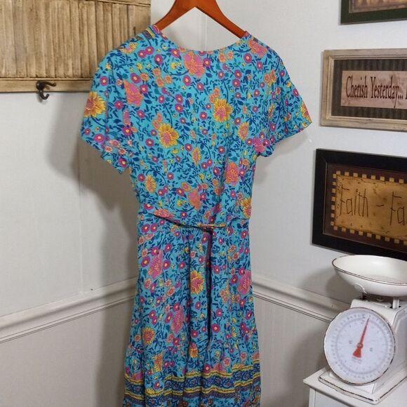 ZESICA FLORAL PRINT WRAP DRESS SIZE MEDIUM - Picture 5 of 5